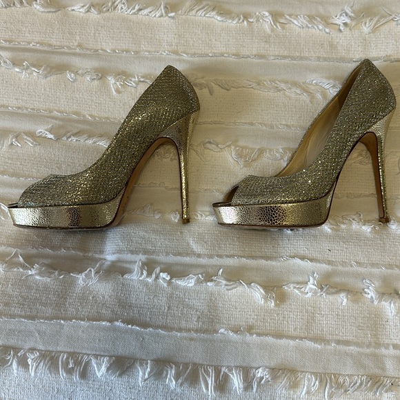 Jimmy Choo Crown Glitter Pump - Picture 6 of 8